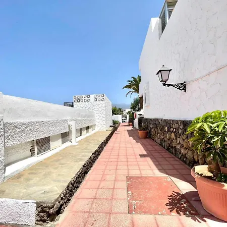 Cozy With Wifi, Pool, Near The Beach In Tenerife South